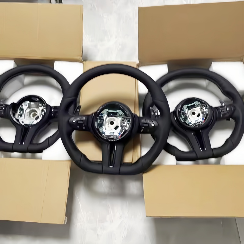 Car Accessories To Buy - غطاء عجلة قيادة السيارة من الجلد